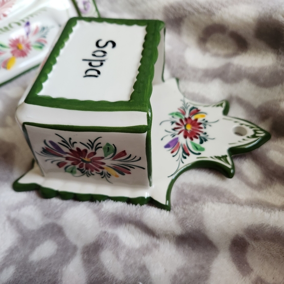 Wall hung ceramic soap sopa dish and flower pot vase hand painted - Picture 6 of 6